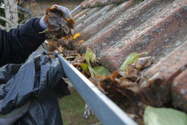 Commercial Gutter Unclogging in Pottstown